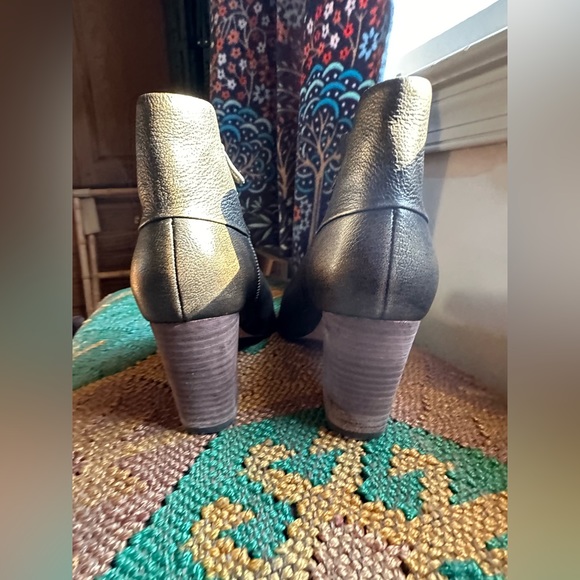 Cole Hann Cassidy stacked heel booties. Size 7.5 - Picture 6 of 14